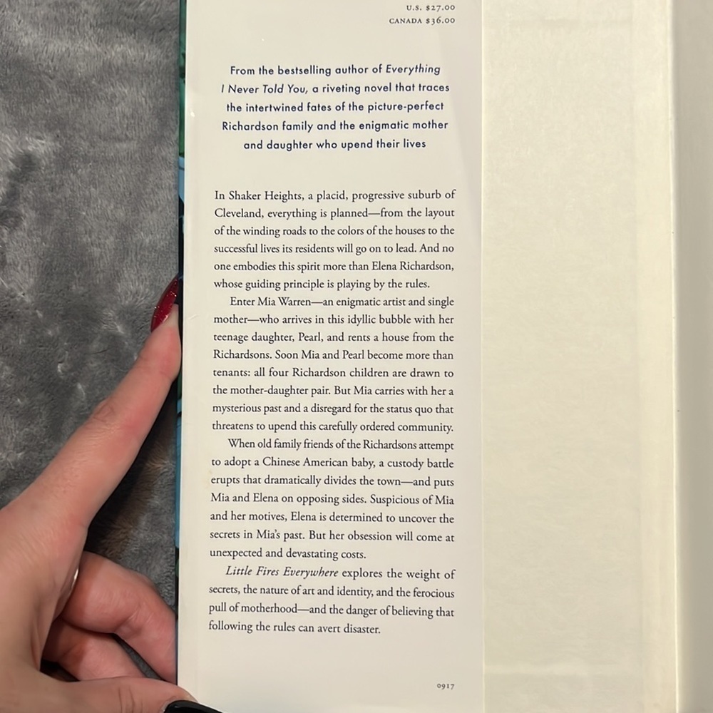 📚 LITTLE FIRES EVERYWHERE by Celeste NG - A Novel - Hard Cover - Picture 3 of 4